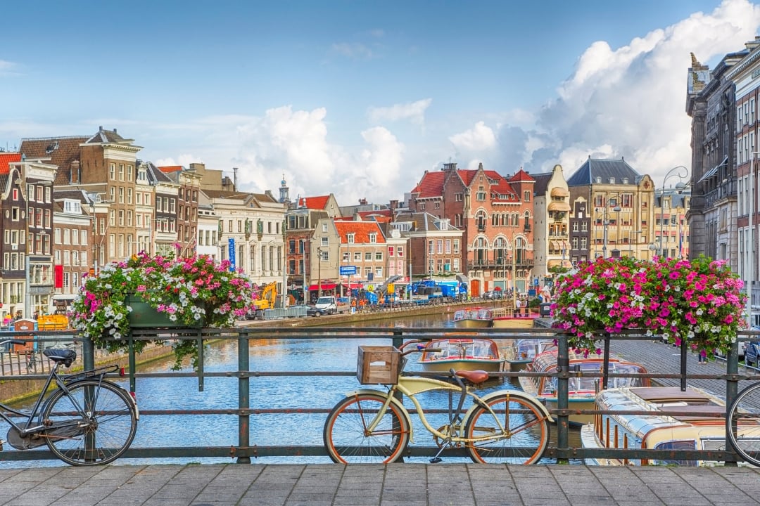 Essential Europe: London, Paris & Amsterdam Discovery Split - France Vacation Package Created By Travelive