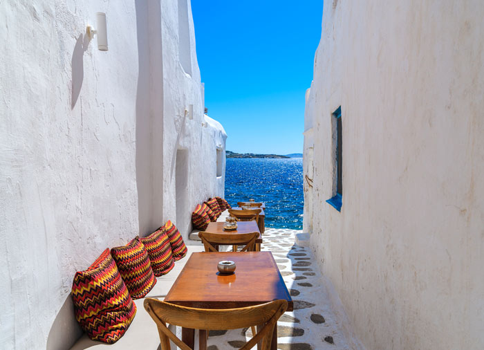 Alleys of Mykonos – Mykonos honeymoon exploration with Travelive, luxury travel agency