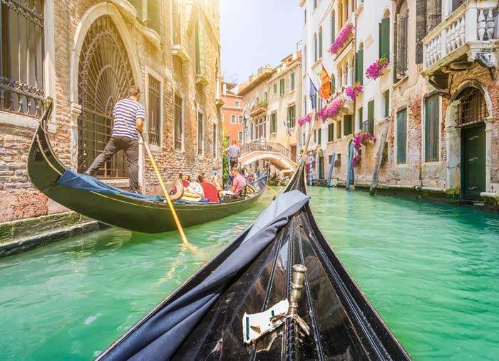 Gondola – Venice Canal, Venice honeymoon tours, Romantic packages by Travelive