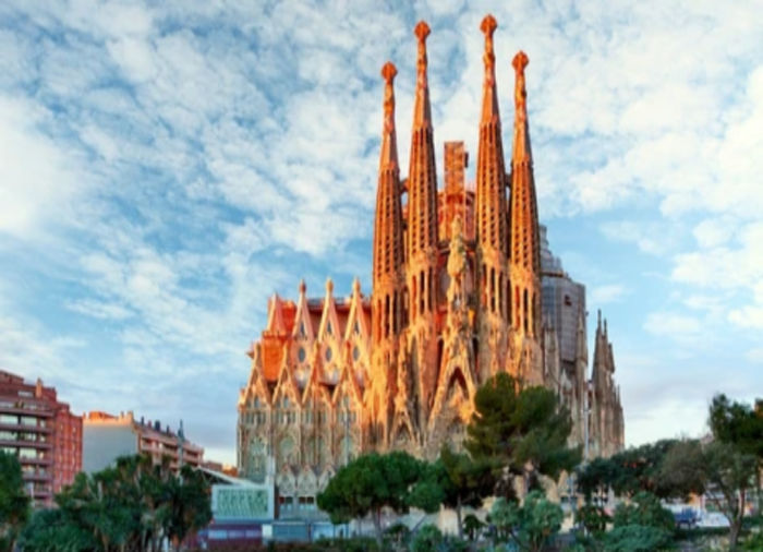 Barcelona Sagrada Familia Wonders of Spain and Portugal Luxury Vacations Travelive.jpg